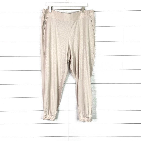 Athleta Pants - ATHLETA Brooklyn Textured Jogger Leopard Abalone Grey Cream 18 Travel Active